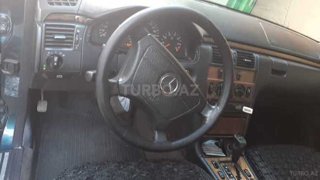 Mercedes E 240 1999, 280,000 km - 2.4 l - Bakı