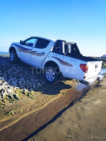 Mitsubishi L200 2014, 111,800 km - 2.5 l - Bakı