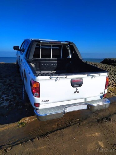 Mitsubishi L200 2014, 111,800 km - 2.5 l - Bakı