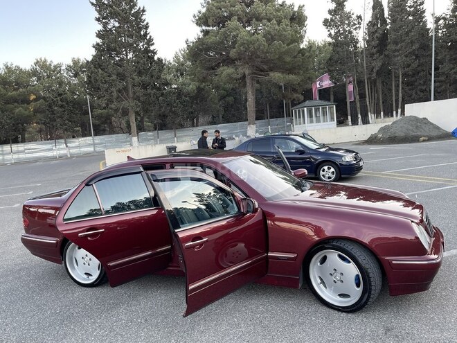 Mercedes E 320 2000, 179,000 km - 3.2 л - Sumqayıt