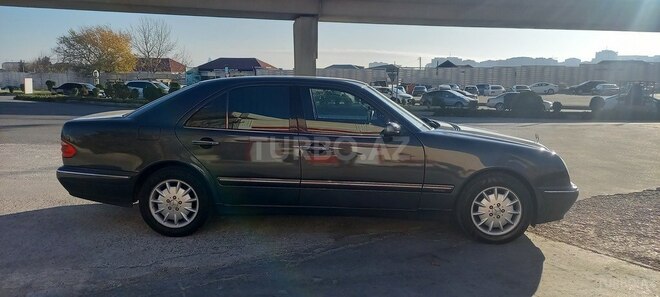 Mercedes E 240 2000, 300,000 km - 2.4 л - Bakı