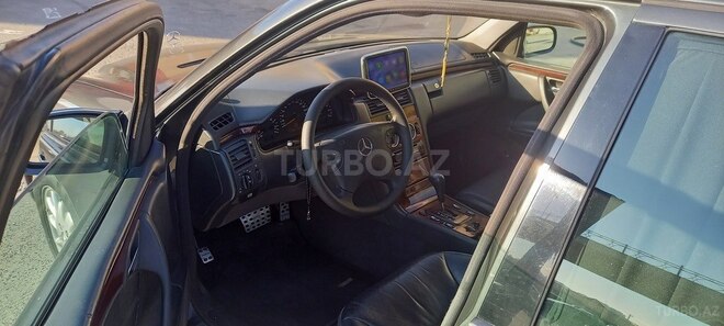 Mercedes E 240 2000, 300,000 km - 2.4 л - Bakı