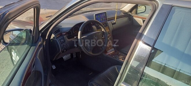 Mercedes E 240 2000, 300,000 km - 2.4 л - Bakı