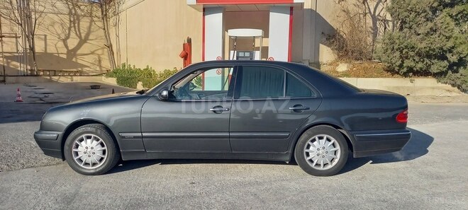 Mercedes E 240 2000, 300,000 km - 2.4 л - Bakı