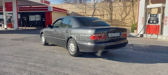 Mercedes E 240 2000, 300,000 km - 2.4 л - Bakı