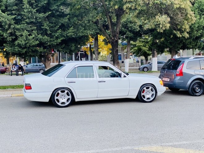 Mercedes E 220 1995, 247,000 km - 2.2 l - Bakı