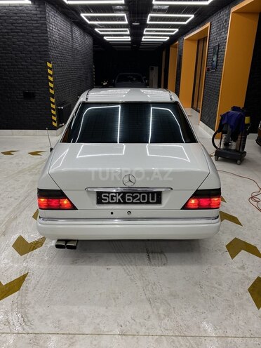 Mercedes E 220 1995, 247,000 km - 2.2 l - Bakı