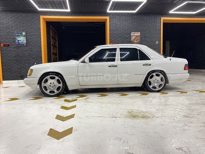 Mercedes E 220 1995, 247,000 km - 2.2 l - Bakı