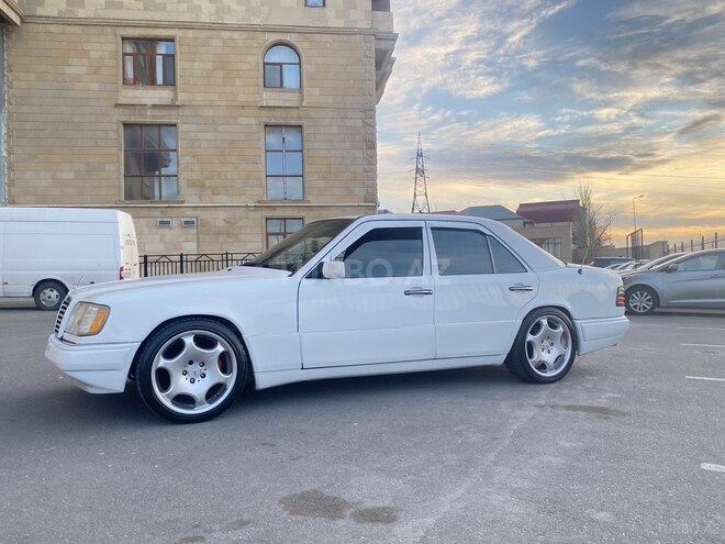 Mercedes E 220 1995, 247,000 km - 2.2 l - Bakı