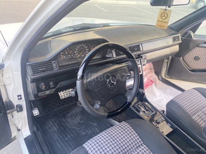 Mercedes E 220 1995, 247,000 km - 2.2 l - Bakı