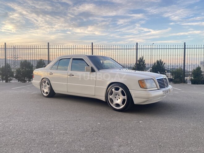 Mercedes E 220 1995, 247,000 km - 2.2 l - Bakı