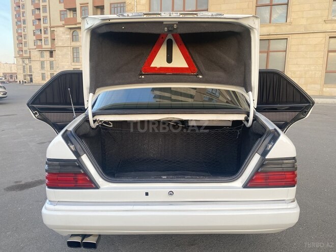 Mercedes E 220 1995, 247,000 km - 2.2 l - Bakı