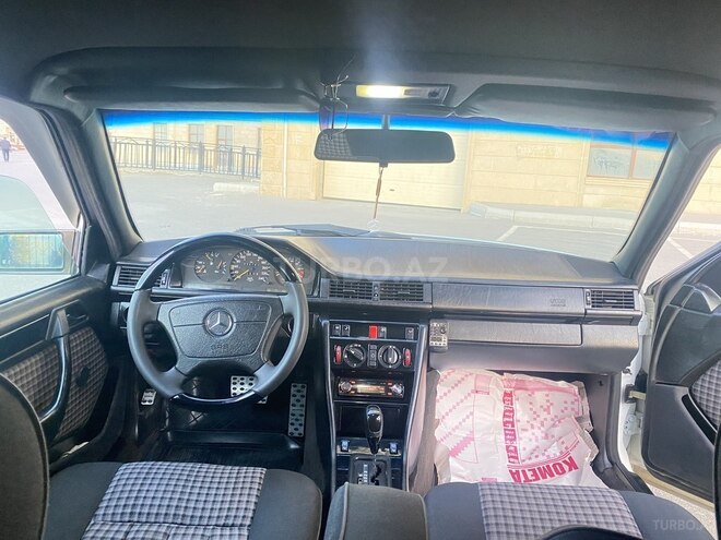 Mercedes E 220 1995, 247,000 km - 2.2 l - Bakı