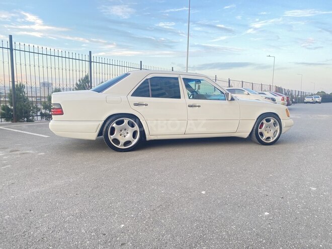 Mercedes E 220 1995, 247,000 km - 2.2 l - Bakı
