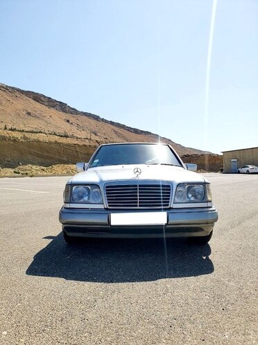 Mercedes E 250 1995, 334,000 km - 2.5 л - Bakı
