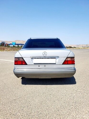 Mercedes E 250 1995, 334,000 km - 2.5 л - Bakı