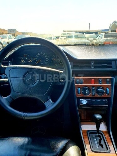 Mercedes E 250 1995, 334,000 km - 2.5 л - Bakı