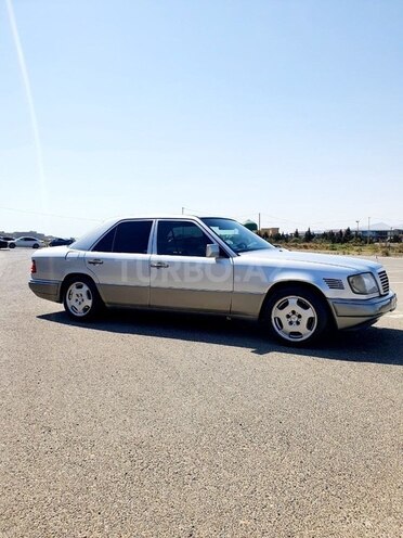 Mercedes E 250 1995, 334,000 km - 2.5 л - Bakı