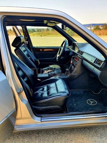 Mercedes E 250 1995, 334,000 km - 2.5 л - Bakı