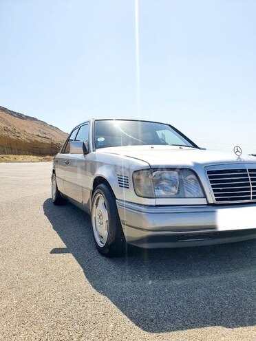 Mercedes E 250 1995, 334,000 km - 2.5 л - Bakı