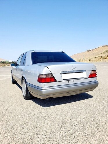 Mercedes E 250 1995, 334,000 km - 2.5 л - Bakı