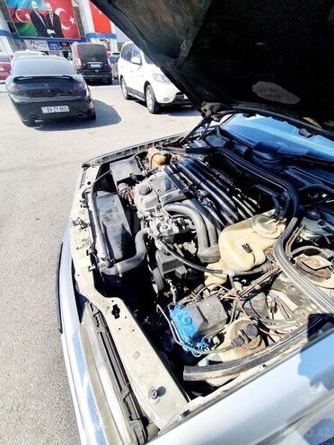 Mercedes E 250 1995, 334,000 km - 2.5 л - Bakı