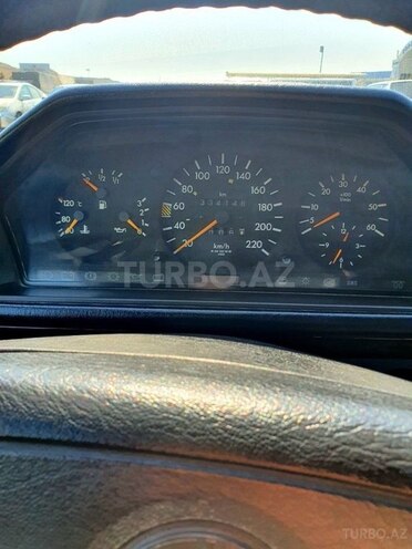 Mercedes E 250 1995, 334,000 km - 2.5 л - Bakı