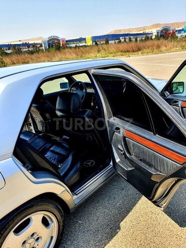 Mercedes E 250 1995, 334,000 km - 2.5 л - Bakı
