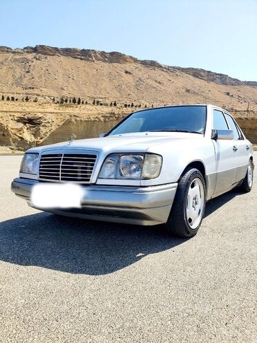Mercedes E 250 1995, 334,000 km - 2.5 л - Bakı