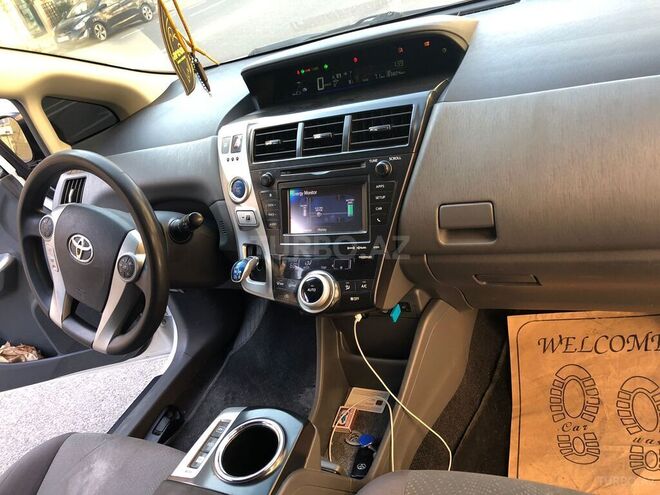 Toyota Prius V 2013, 302,557 km - 1.8 л - Bakı