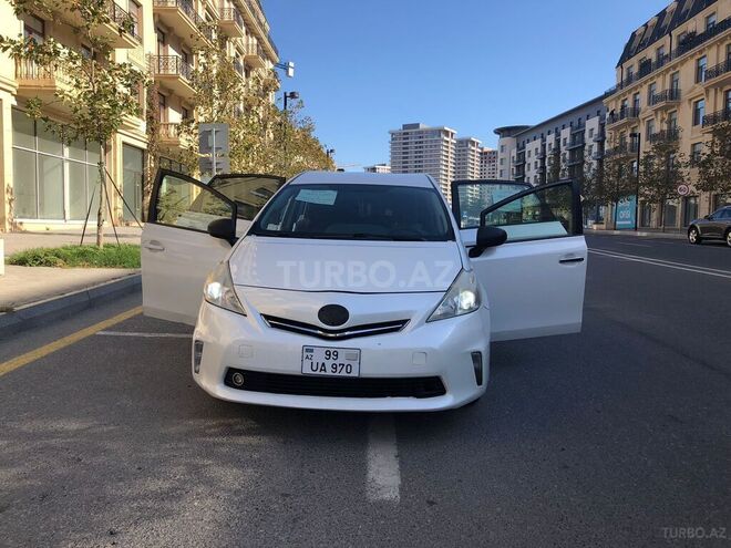 Toyota Prius V 2013, 302,557 km - 1.8 л - Bakı
