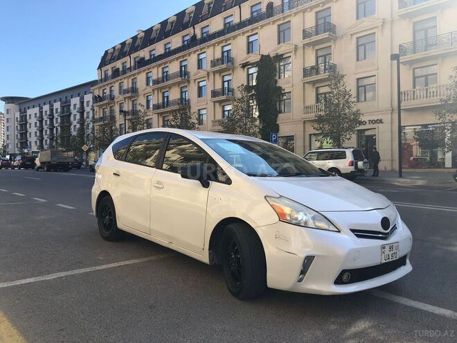 Toyota Prius V 2013, 302,557 km - 1.8 л - Bakı