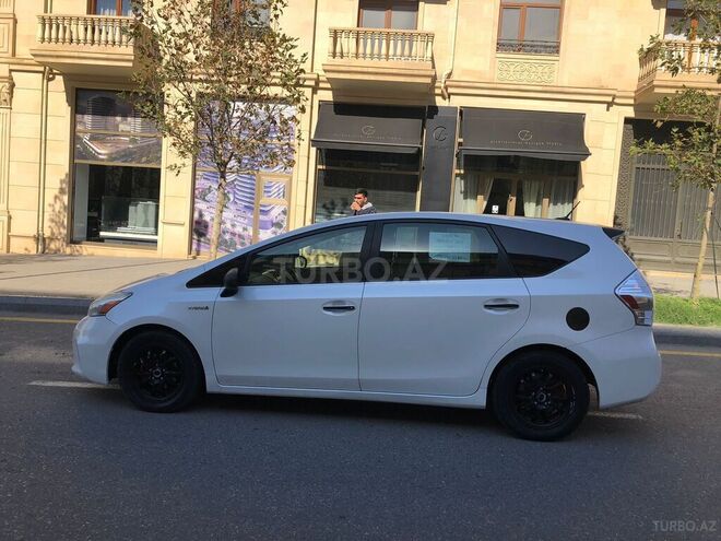 Toyota Prius V 2013, 302,557 km - 1.8 л - Bakı