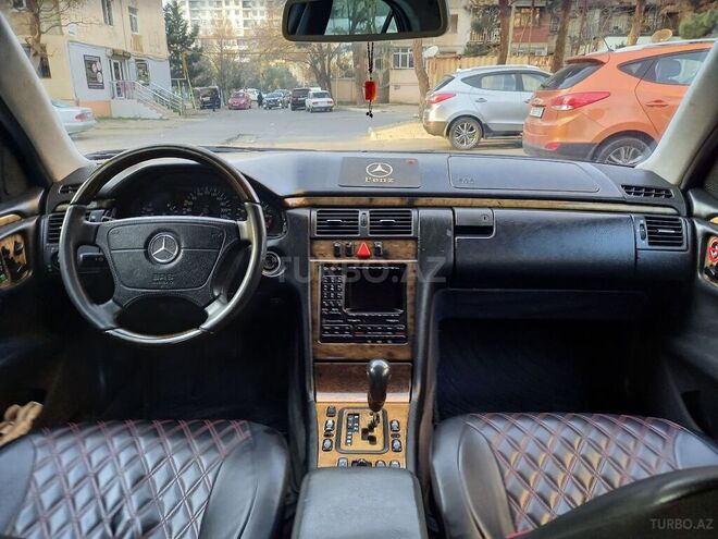 Mercedes E 240 1999, 245,856 km - 2.4 l - Bakı