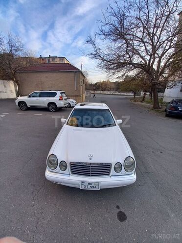 Mercedes E 240 1999, 245,856 km - 2.4 l - Bakı