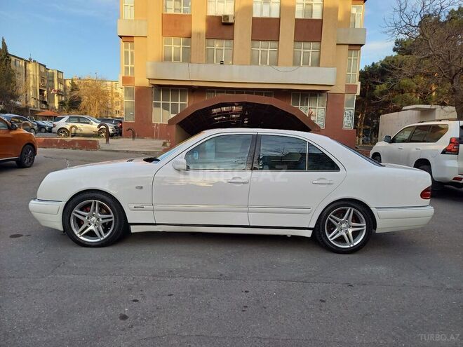 Mercedes E 240 1999, 245,856 km - 2.4 l - Bakı