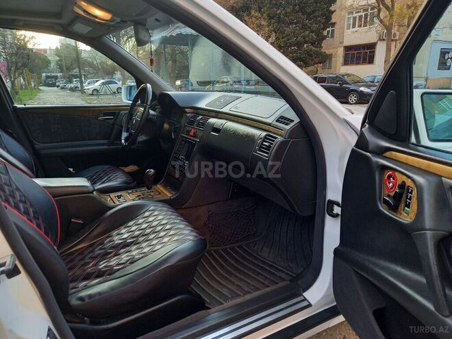 Mercedes E 240 1999, 245,856 km - 2.4 l - Bakı