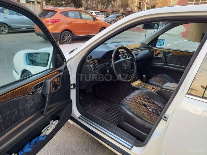 Mercedes E 240 1999, 245,856 km - 2.4 l - Bakı
