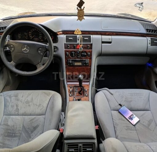 Mercedes E 240 1998, 310,000 km - 2.4 л - Bakı