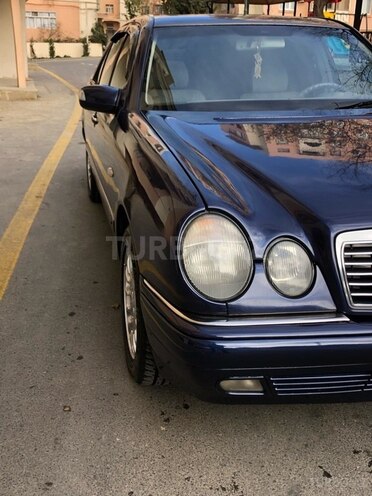 Mercedes E 240 1998, 310,000 km - 2.4 л - Bakı