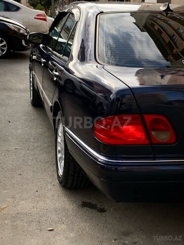 Mercedes E 240 1998, 310,000 km - 2.4 л - Bakı