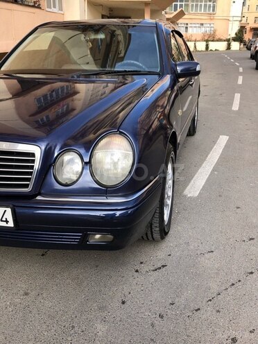 Mercedes E 240 1998, 310,000 km - 2.4 л - Bakı
