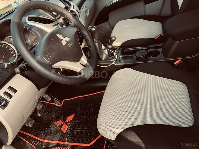 Mitsubishi L200 2013, 187,576 km - 2.5 l - Bakı
