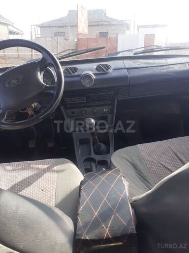 LADA (VAZ) 2106 1983, 130,000 km - 1.5 л - Salyan