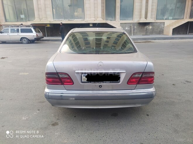 Mercedes E 220 2000, 290,000 km - 2.2 л - Bakı