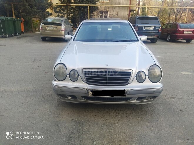 Mercedes E 220 2000, 290,000 km - 2.2 л - Bakı