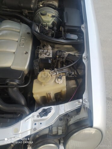 Mercedes E 220 2000, 290,000 km - 2.2 л - Bakı