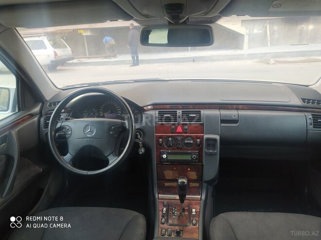 Mercedes E 220 2000, 290,000 km - 2.2 л - Bakı
