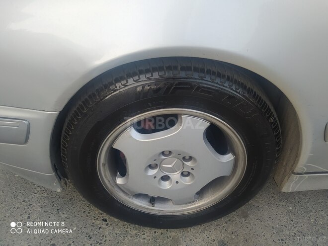 Mercedes E 220 2000, 290,000 km - 2.2 л - Bakı