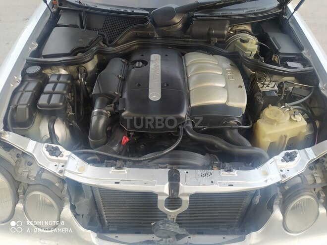 Mercedes E 220 2000, 290,000 km - 2.2 л - Bakı